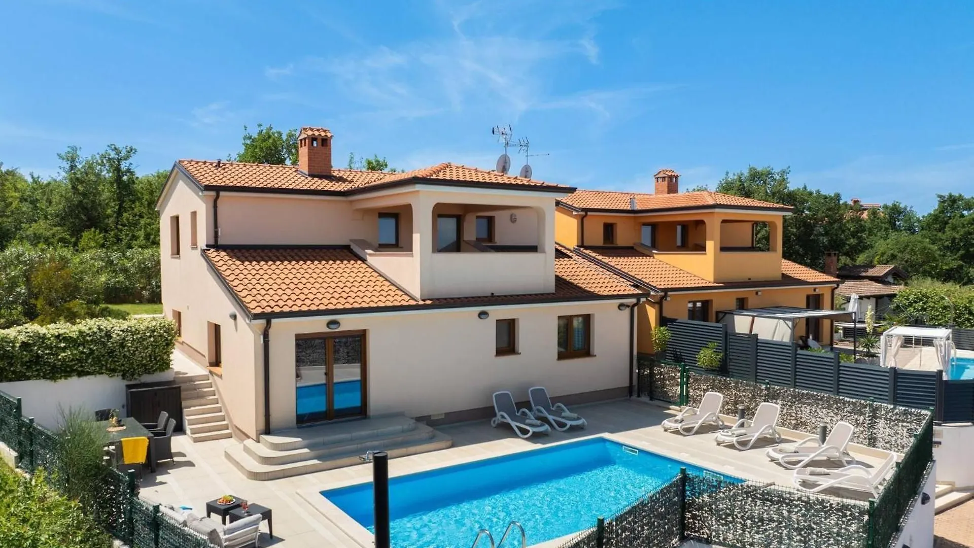 Mountain Retreat With Private Pool And Grill In Radmani, Croatia